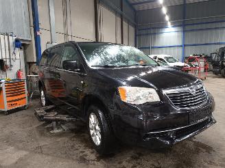 Lancia Voyager Voyager (RT) MPV 2.8 CRD 16V (ENS) [120kW]  (09-2011/12-2014) picture 2