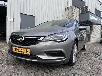 Damaged car Opel Astra Astra K Hatchback 5-drs 1.0 Turbo 12V (B10XFT(Euro 6)) [77kW]  (10-201=
5/12-2022) 2017/7