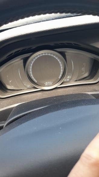 Volvo V-40 V40 (MV) Hatchback 5-drs 2.0 D2 16V (D4204T8(Euro 6b)) [88kW]  (02-201=
5/08-2019) picture 2