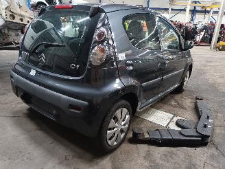Citroën C1 C1 Hatchback 1.0 12V (1KR-FE(CFB)) [50kW]  (06-2005/09-2014) picture 3