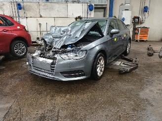 Vrakbiler auto Audi A3 A3 Sportback (8VA/8VF) Hatchback 5-drs 1.6 TDI Ultra 16V (CRKB(Euro 5)=
) [81kW]  (09-2013/10-2020) 2014/10