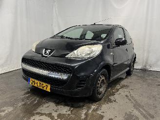 Voiture accidenté Peugeot 107 107 Hatchback 1.0 12V (384F(1KR)) [50kW]  (06-2005/05-2014) 2010/6