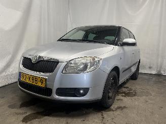 uszkodzony samochody osobowe Skoda Fabia Fabia II (5J) Hatchback 5-drs 1.2i 12V (CHTA) [51kW]  (01-2007/12-2014=
) 2009/10