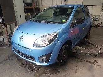 Salvage car Renault Twingo Twingo II (CN) Hatchback 3-drs 1.5 dCi 90 FAP (K9K-820(K9K-P8)) [63kW]=
  (10-2010/09-2014) 2011/7