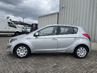 Hyundai I-20 i20 Hatchback 1.2i 16V (G4LA) [63kW]  (03-2012/12-2015) picture 4