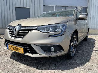 Avarii autoturisme Renault Mégane Megane IV Estate (RFBK) Combi 5-drs 1.2 Energy TCE 130 (H5F-408(H5F-F4=
)) [97kW]  (04-2016/...) 2018/4