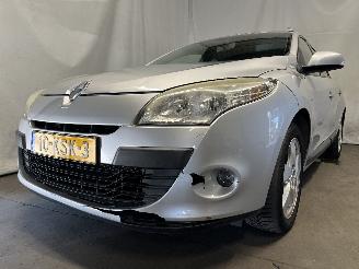 uszkodzony samochody osobowe Renault Mégane Megane III Grandtour (KZ) Combi 5-drs 1.6 16V (K4M-858(K4M-R8)) [81kW]=
  (05-2009/08-2015) 2010/2