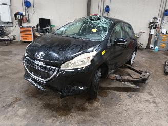 Coche siniestrado Peugeot 208 208 (CA/CC/CK/CL) Hatchback 1.2 Vti 12V (HMZ) [60kW]  (03-2012/...) 2013/5