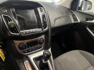 Ford Focus Focus 3 Wagon Combi 1.0 Ti-VCT EcoBoost 12V 125 (M1DC) [92kW]  (02-201=
2/05-2018) picture 15