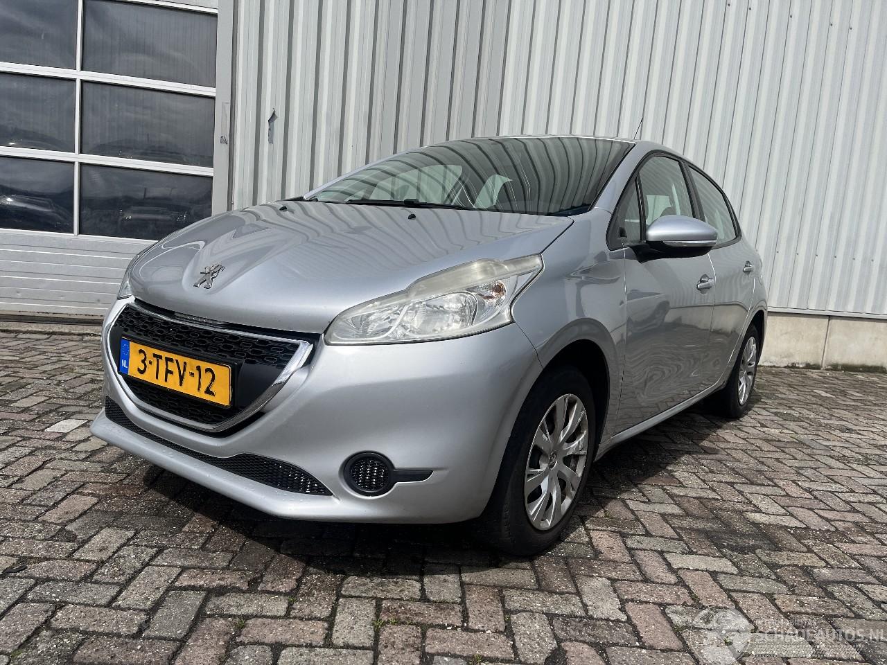 Peugeot 208 208 I (CA/CC/CK/CL) Hatchback 1.2 Vti 12V PureTech 82 (EB2F(HMZ)) [60k=
W]  (03-2012/12-2019)