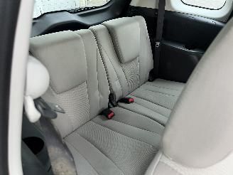 Mazda 5 5 (CWA9) MPV 2.0i 16V (LFZB) [110kW]  (09-2010/...) picture 10
