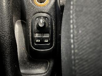 Peugeot 206 206 CC (2D) Cabrio 1.6 16V (TU5JP4(NFU)) [80kW]  (09-2000/12-2007) picture 17