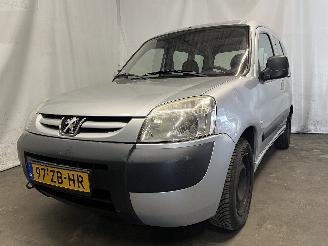 Unfallwagen Peugeot Partner Partner Combispace MPV 1.6 16V (TU5JP4(NFU)) [80kW]  (07-2001/03-2008)= 2007/12