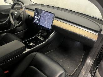Tesla Model 3 Model 3 Sedan Long Range AWD 75 kWh (3D3) [258kW]  (06-2018/...) picture 15