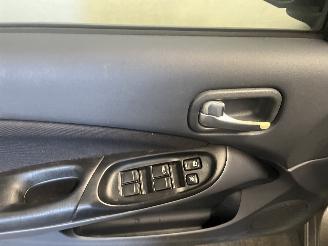 Nissan Almera Almera (N16) Hatchback 1.8 16V (QG18DE) [85kW]  (10-2002/11-2006) picture 13