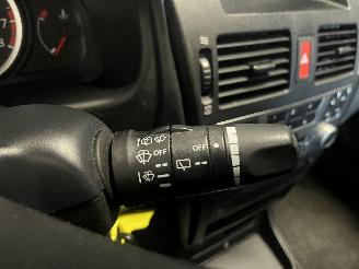 Nissan Almera Almera (N16) Hatchback 1.8 16V (QG18DE) [85kW]  (10-2002/11-2006) picture 15