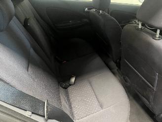 Nissan Almera Almera (N16) Hatchback 1.8 16V (QG18DE) [85kW]  (10-2002/11-2006) picture 10
