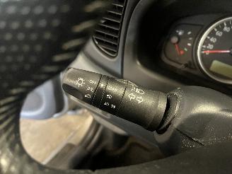 Nissan Almera Almera (N16) Hatchback 1.8 16V (QG18DE) [85kW]  (10-2002/11-2006) picture 14