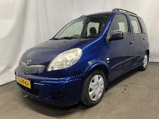 Toyota Yaris Yaris Verso (P2) MPV 1.3 16V (2NZFE) [62kW]  (11-2002/09-2005) picture 3