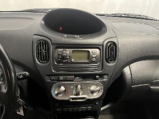 Toyota Yaris Yaris Verso (P2) MPV 1.3 16V (2NZFE) [62kW]  (11-2002/09-2005) picture 16