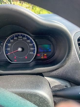 Hyundai I-10 i10 (F5) Hatchback 1.1i 12V (G4HG5) [51kW]  (04-2011/12-2013) picture 2
