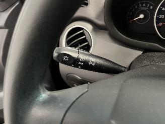 Hyundai I-10 i10 (F5) Hatchback 1.1i 12V (G4HG5) [51kW]  (04-2011/12-2013) picture 17