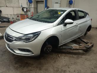 Uttjänta bilar auto Opel Astra Astra K Hatchback 5-drs 1.6 CDTI 110 16V (B16DTE(Euro 6)) [81kW]  (06-=
2015/12-2022) 2019/1