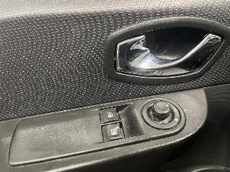 Renault Clio Clio IV (5R) Hatchback 5-drs 1.5 Energy dCi 90 FAP (K9K-608(K9K-B6)) [=
66kW]  (11-2012/08-2021) picture 22