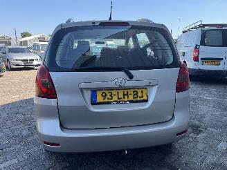 Toyota Corolla Corolla Verso (E12) MPV 1.8 16V VVT-i (1ZZFE) [99kW]  (12-2001/05-2004=
) picture 6
