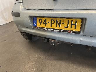 Toyota Yaris Yaris (P1) Hatchback 1.3 16V VVT-i (2SZFE) [64kW]  (04-2002/09-2005) picture 9