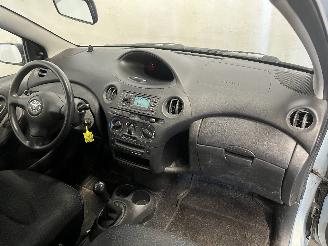 Toyota Yaris Yaris (P1) Hatchback 1.3 16V VVT-i (2SZFE) [64kW]  (04-2002/09-2005) picture 10