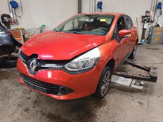 Uttjänta bilar auto Renault Clio Clio IV (5R) Hatchback 5-drs 0.9 Energy TCE 90 12V (H4B-400(H4B-A4)) [=
66kW]  (11-2012/08-2021) 2013/9