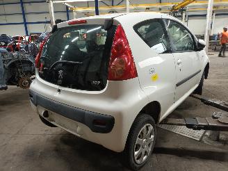 Peugeot 107 107 Hatchback 1.0 12V (384F(1KR)) [50kW]  (06-2005/05-2014) picture 3