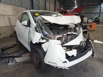 Toyota Aygo Aygo (B40) Hatchback 1.0 12V VVT-i (1KR-FE) [51kW]  (05-2014/06-2018) picture 2