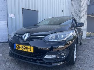 Vaurioauto  passenger cars Renault Mégane Megane III Grandtour (KZ) Combi 5-drs 1.2 16V TCE 115 (H5F-400(H5F-A4)=
) [85kW]  (03-2012/02-2016) 2015/7