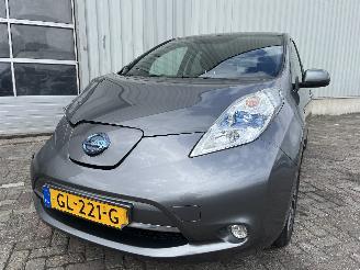Damaged car Nissan Leaf Leaf (ZE0) Hatchback Leaf (EM61) [80kW]  (11-2010/12-2017) 2015/6