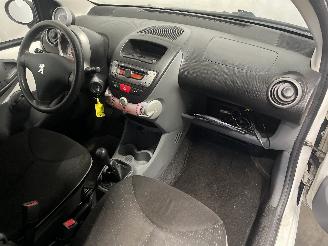 Peugeot 107 107 Hatchback 1.0 12V (384F(1KR)) [50kW]  (06-2005/05-2014) picture 11