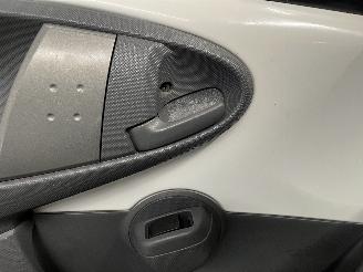 Peugeot 107 107 Hatchback 1.0 12V (384F(1KR)) [50kW]  (06-2005/05-2014) picture 21