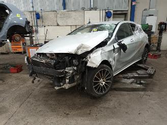 rozbiórka samochody osobowe Mercedes A-klasse A (W176) Hatchback 1.6 A-180 16V (M270.910) [90kW]  (09-2012/05-2018) 2012/10