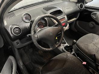 Peugeot 107 107 Hatchback 1.0 12V (384F(1KR)) [50kW]  (06-2005/05-2014) picture 17