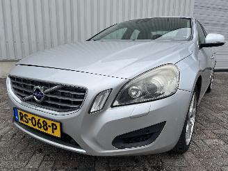 Auto incidentate Volvo S-60 S60 II (FS) Sedan 2.0 D3 20V (D5204T2) [120kW]  (04-2010/12-2014) 2010/12