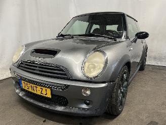 uszkodzony samochody osobowe Mini Mini Mini (R50/53) Hatchback 1.6 16V Cooper S (W11-B16A) [120kW]  (03-2002/=
09-2006) 2004/2
