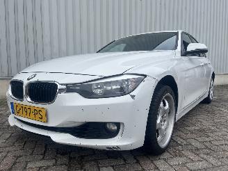 Schadeauto BMW 3-serie 3 serie (F30) Sedan 328i 2.0 16V (N20-B20A) [180kW]  (11-2011/10-2018)= 2014/2