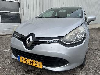 Schadeauto Renault Clio Clio IV Estate/Grandtour (7R) Combi 5-drs 1.5 Energy dCi 90 FAP (K9K-6=
08(K9K-B6)) [66kW]  (11-2012/08-2021) 2013/10