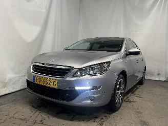 Schadeauto Peugeot 308 308 SW (L4/L9/LC/LJ/LR) Combi 5-drs 1.2 12V e-THP PureTech 130 (EB2DTS=
(HNY)) [96kW]  (03-2014/06-2021) 2015/12
