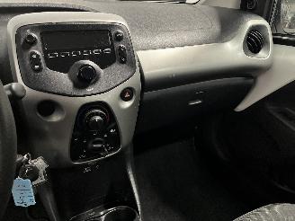 Citroën C1 C1 Hatchback 1.0 Vti 68 12V (1KR-FE(CFB)) [51kW]  (04-2014/04-2018) picture 22
