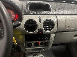 Renault Kangoo Kangoo (KC) MPV 1.6 16V (K4M-752) [70kW]  (06-2001/01-2008) picture 18