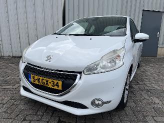 škoda osobní automobily Peugeot 208 208 I (CA/CC/CK/CL) Hatchback 1.2 Vti 12V PureTech 82 (EB2F(HMZ)) [60k=
W]  (03-2012/12-2019) 2013/4