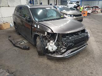 Mitsubishi Outlander Outlander (GF/GG) SUV 2.4 16V PHEV 4x4 (4B12) [165kW]  (09-2019/12-202=
2) picture 2