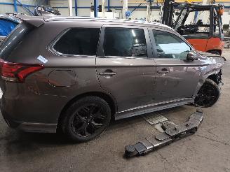 Mitsubishi Outlander Outlander (GF/GG) SUV 2.4 16V PHEV 4x4 (4B12) [165kW]  (09-2019/12-202=
2) picture 3